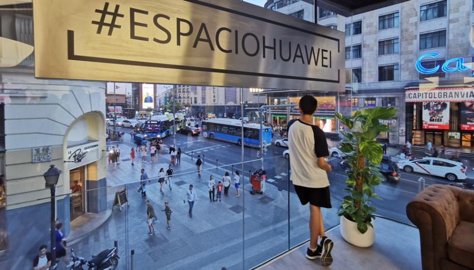 Fuimos proveedores de la tienda de Huawei en Madrid